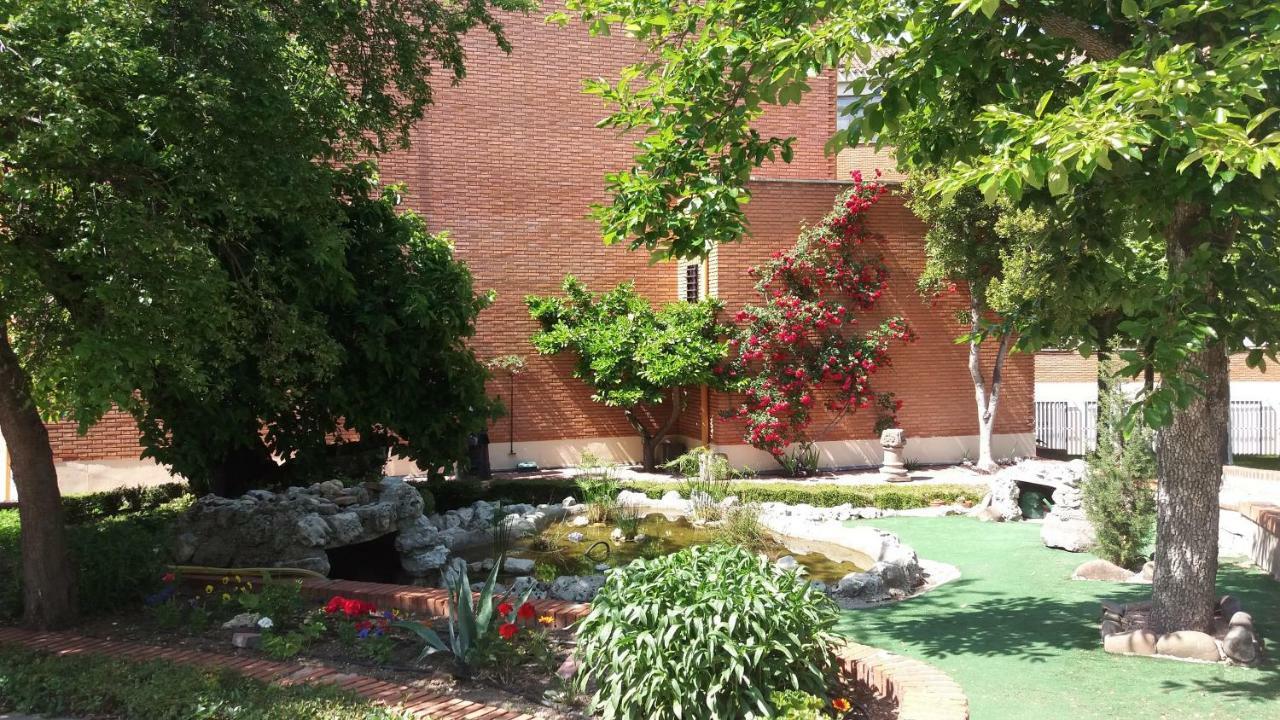Centro San Viator Hostel Valladolid Buitenkant foto