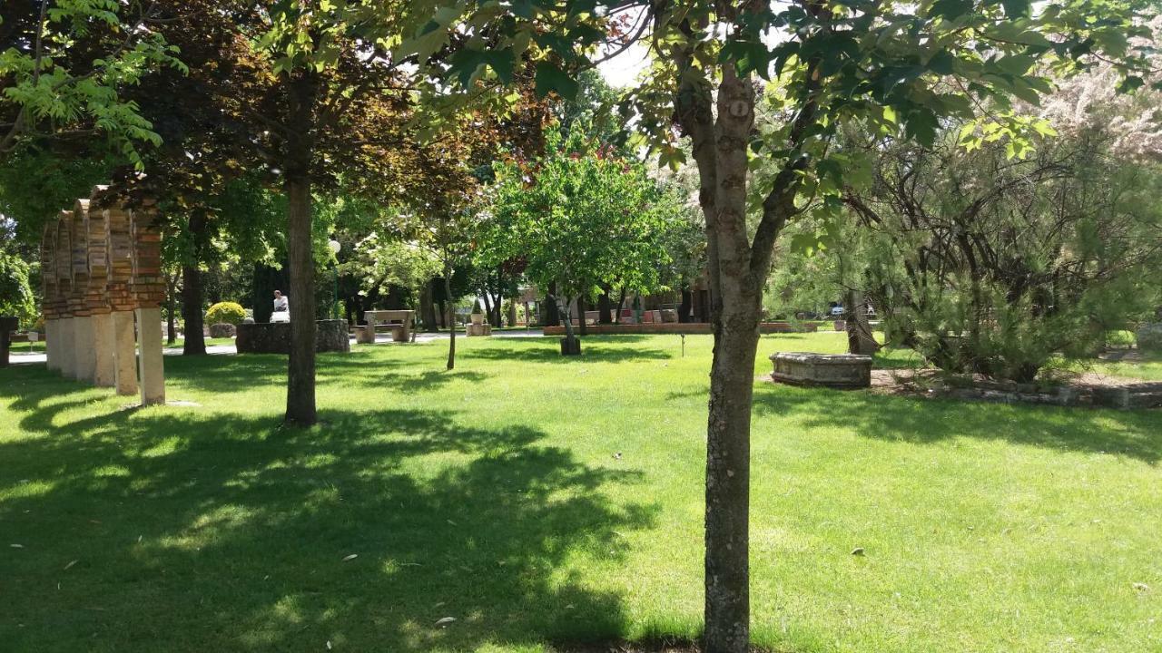 Centro San Viator Hostel Valladolid Buitenkant foto