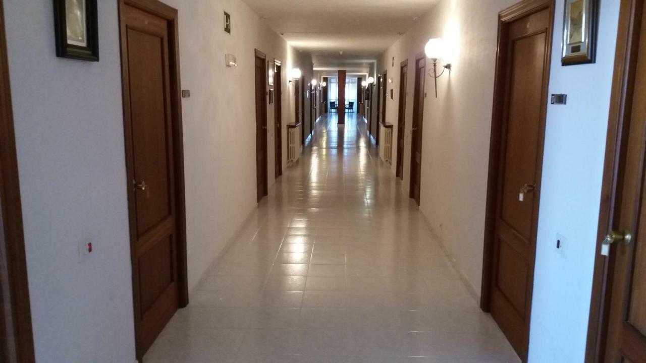 Centro San Viator Hostel Valladolid Buitenkant foto