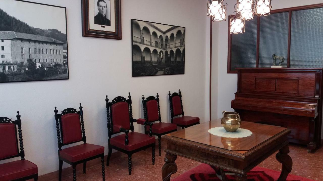Centro San Viator Hostel Valladolid Buitenkant foto